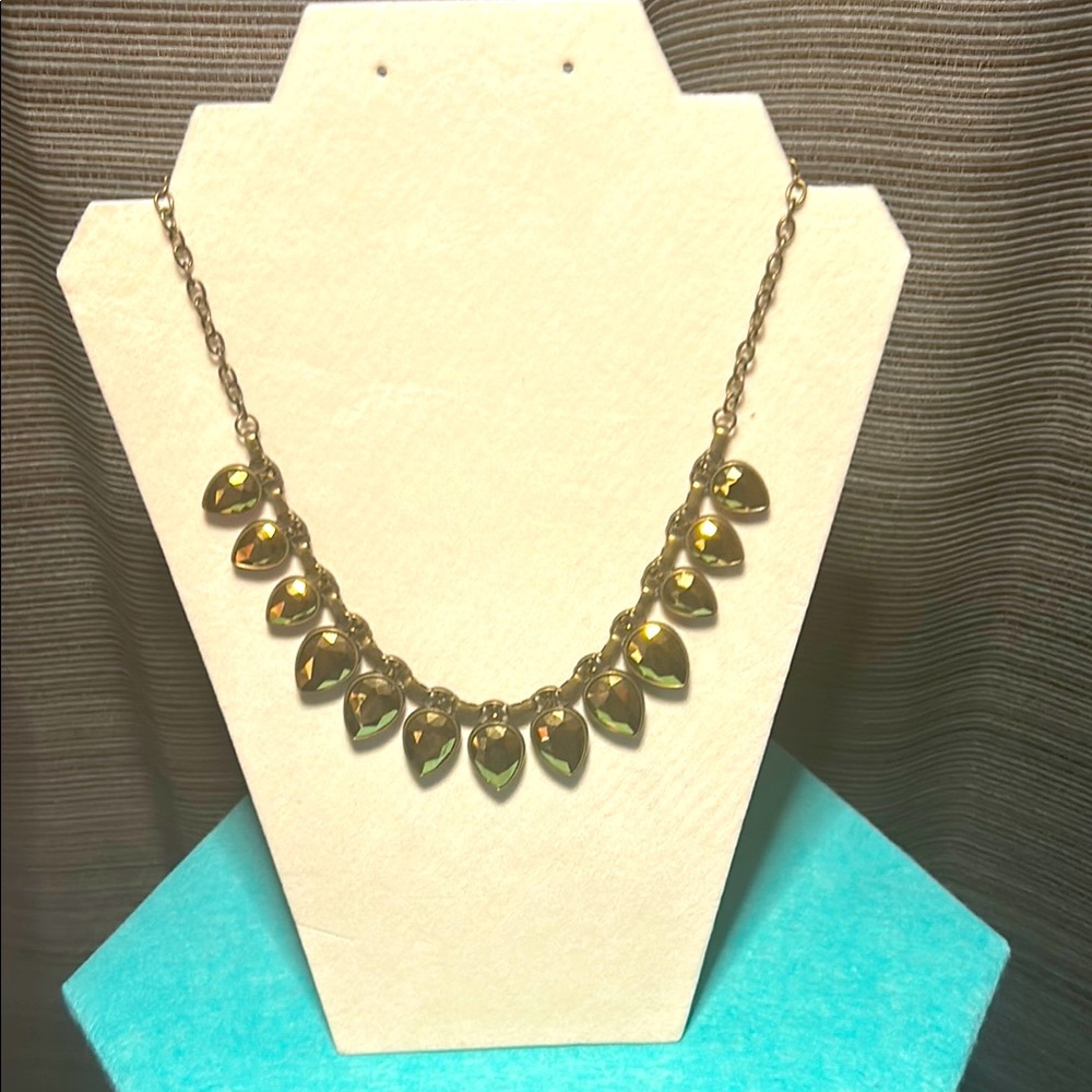 Elegant Gold Teardrop Necklace